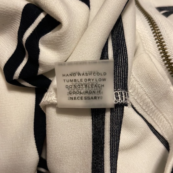 NWOT halter top with zipper front crop top. - Picture 8 of 9